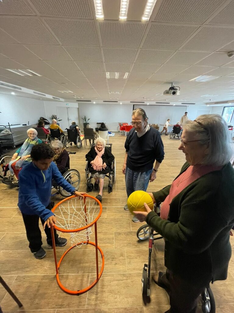 Activités Yapasd'âge avec les enfants et les résidents 
